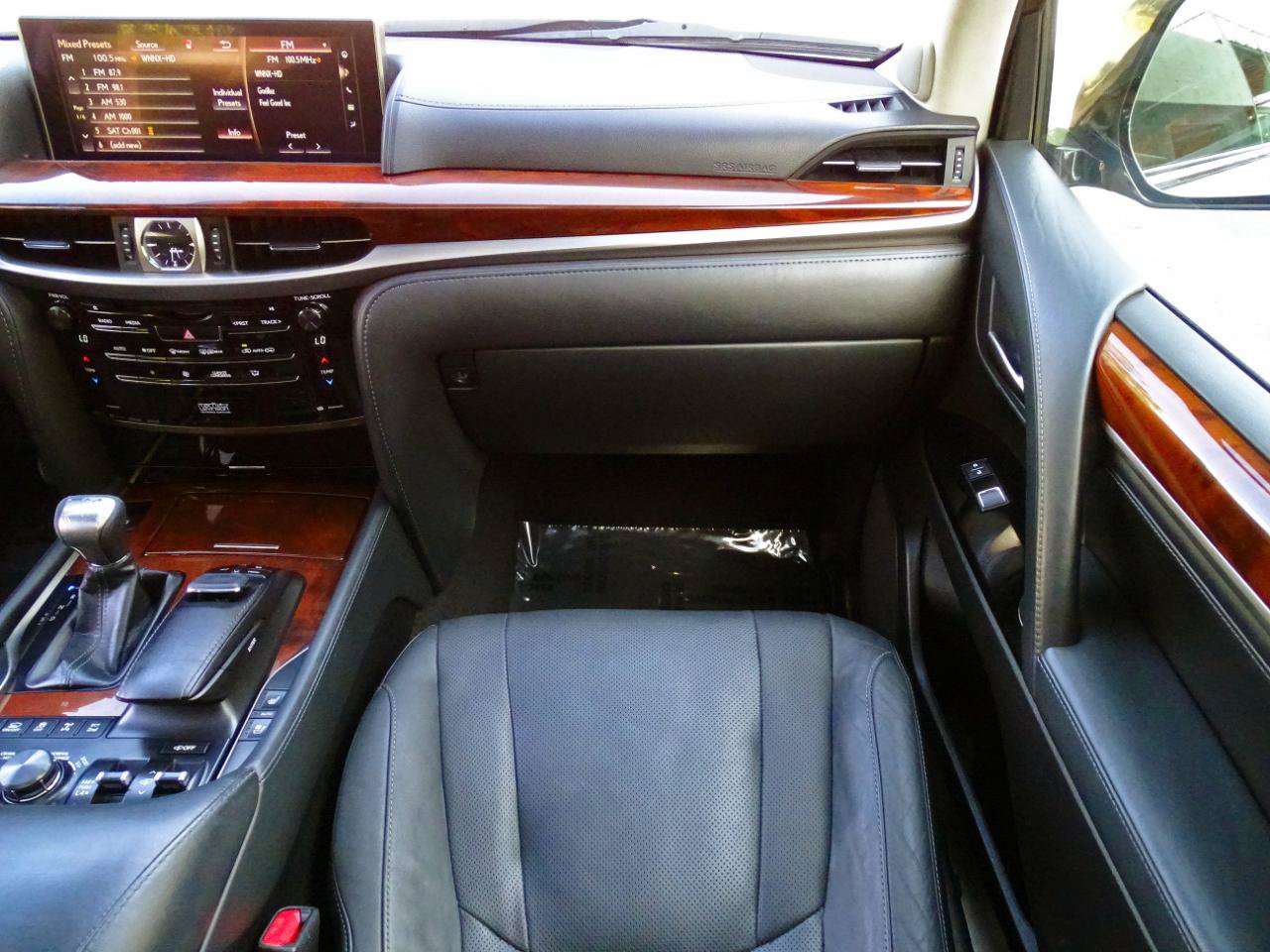 Used 2019 Lexus LX 570 4WD w/ Luxury Package image 32