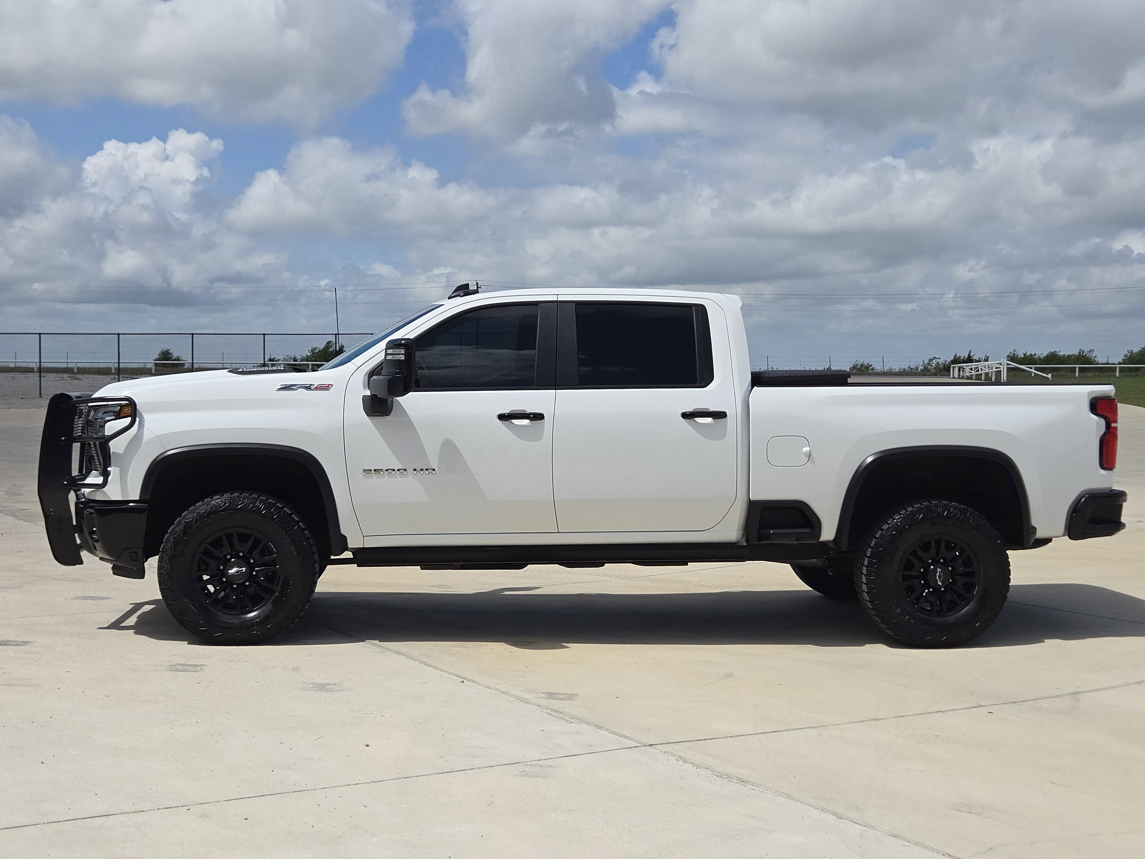 Used 2024 Chevrolet Silverado 2500 ZR2 w/ Technology Package AWD/4WD image 5