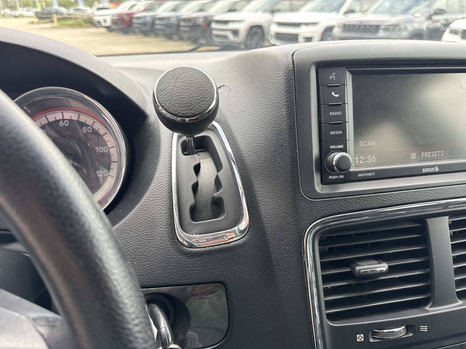 Used 2020 Dodge Grand Caravan SE w/ UConnect Hands-Free Group FWD image 26