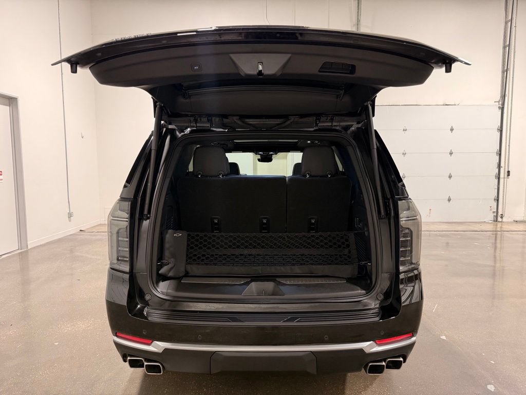 Used 2026 Chevrolet Tahoe High Country AWD/4WD image 9