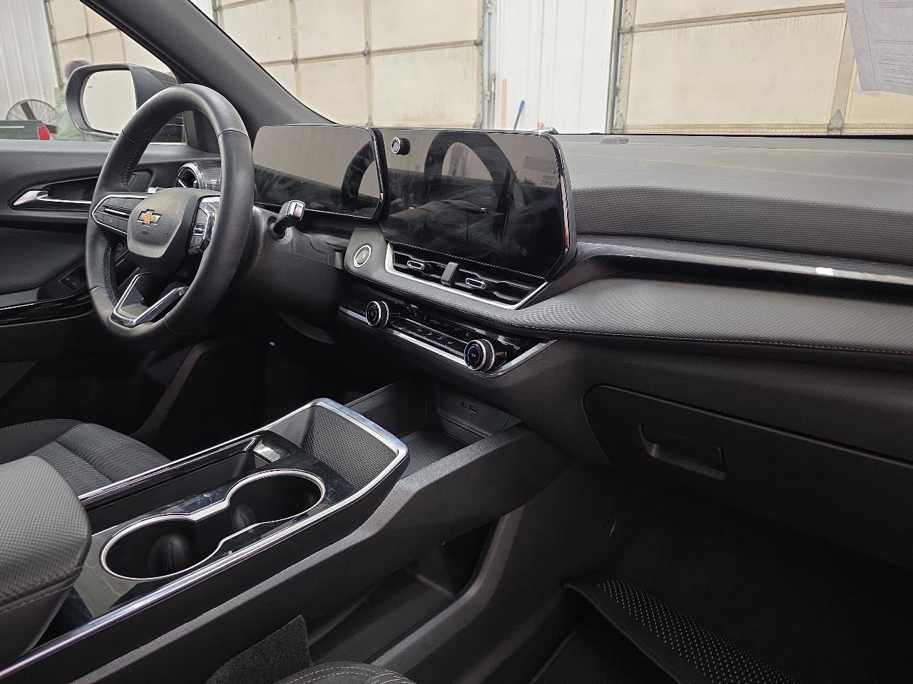 Used 2025 Chevrolet Equinox LT image 49