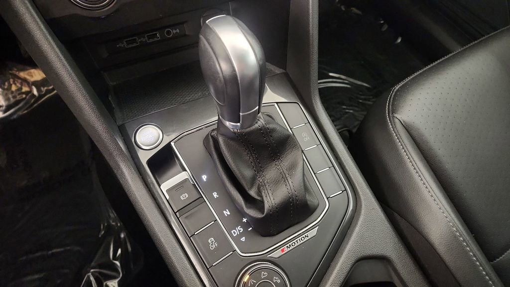 Used 2018 Volkswagen Tiguan SEL image 24