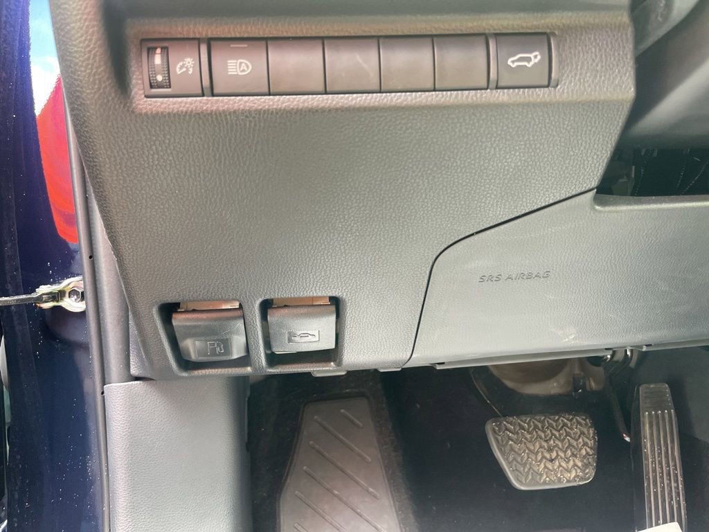 Used 2025 Toyota RAV4 XLE Premium FWD image 19