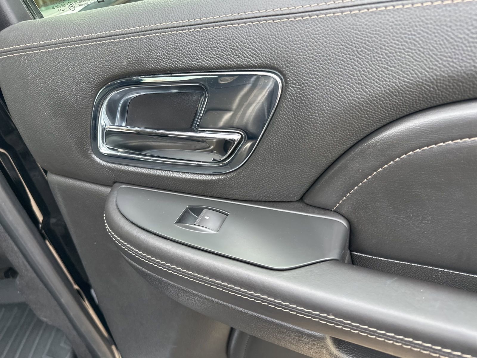 Used 2014 Cadillac Escalade ESV Platinum AWD/4WD image 43