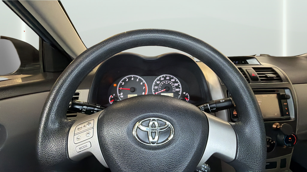 Used 2013 Toyota Corolla LE w/ Premium Pkg FWD image 30