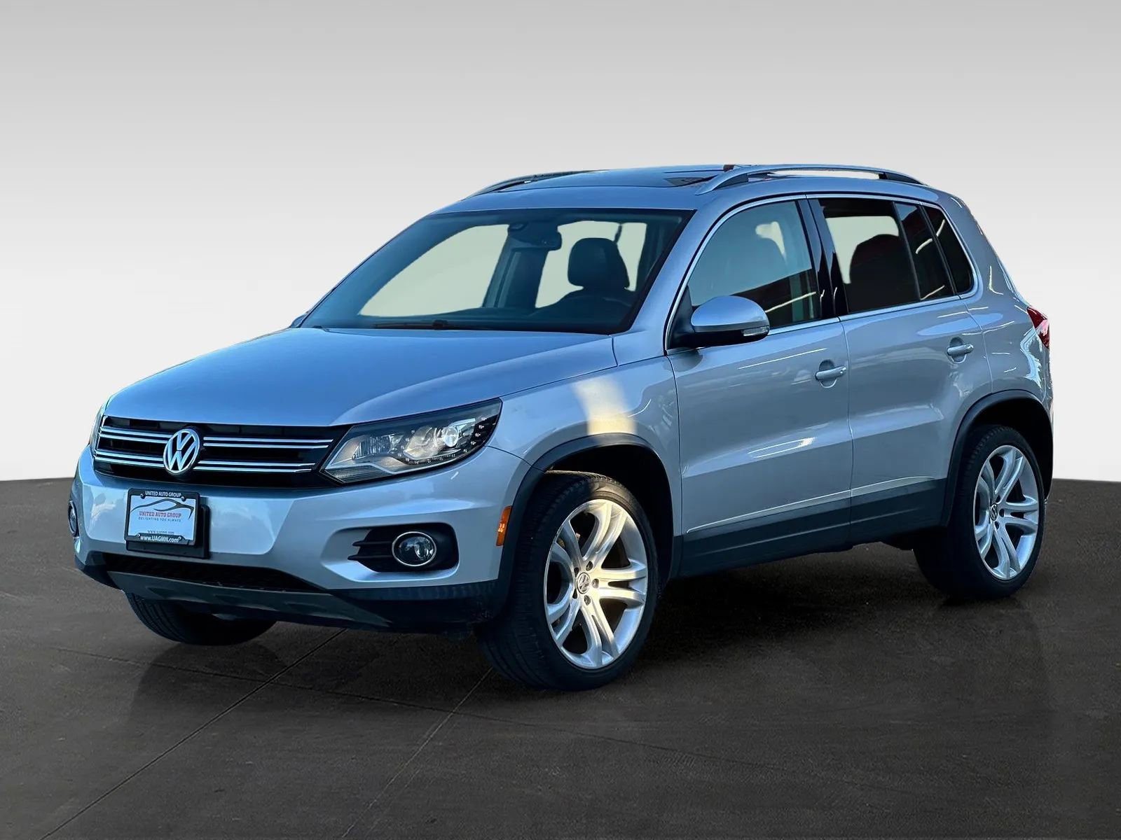 Used 2016 Volkswagen Tiguan SEL image 3