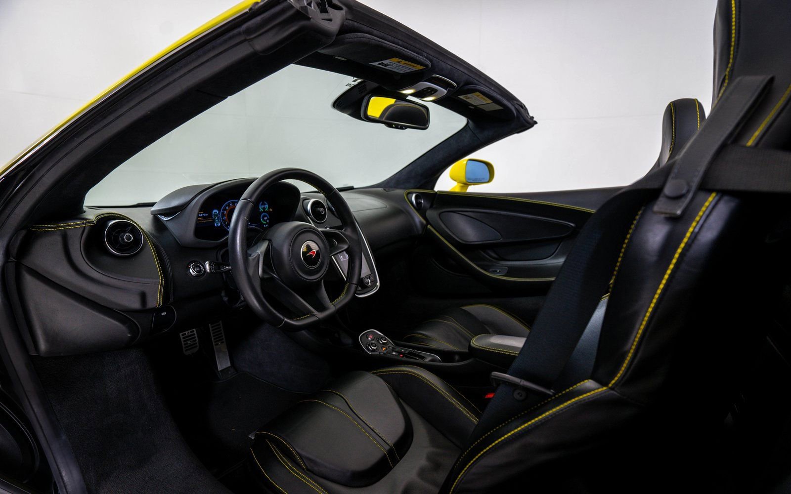 Used 2018 McLaren 570S Spider image 19