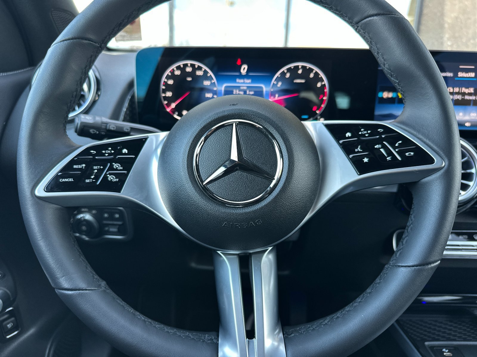 Used 2025 Mercedes-Benz GLB 250 4MATIC image 22