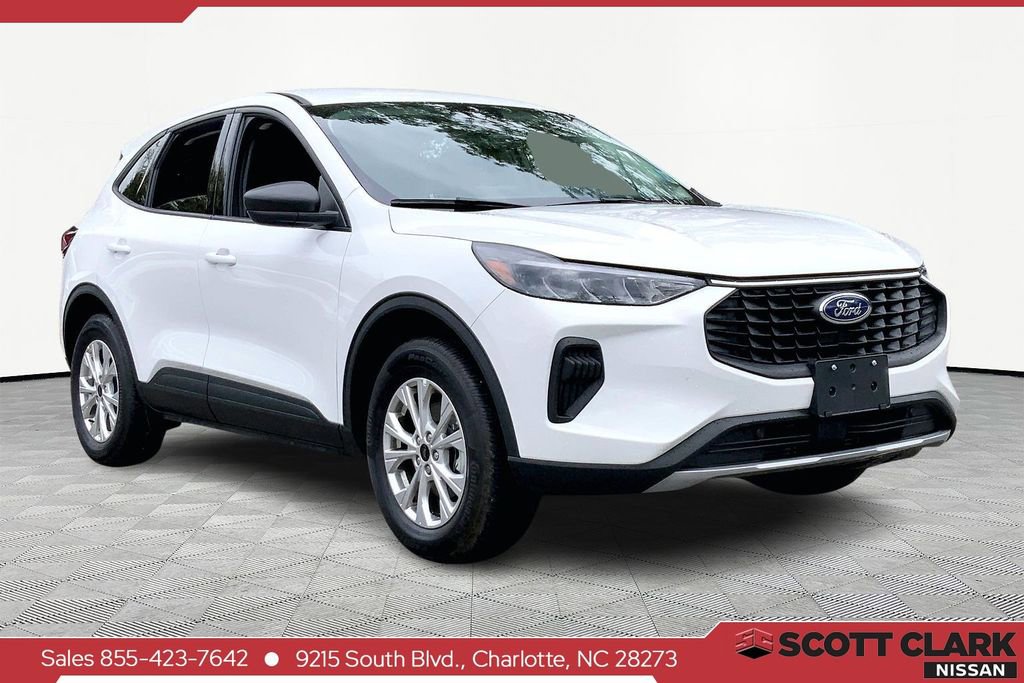 Used 2025 Ford Escape Active w/ Cold Weather Package image 1