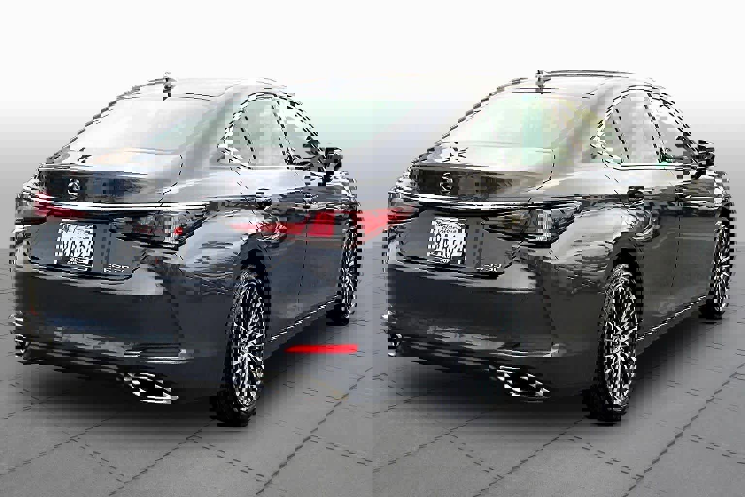 Used 2025 Lexus ES 350 w/ Premium Package image 12