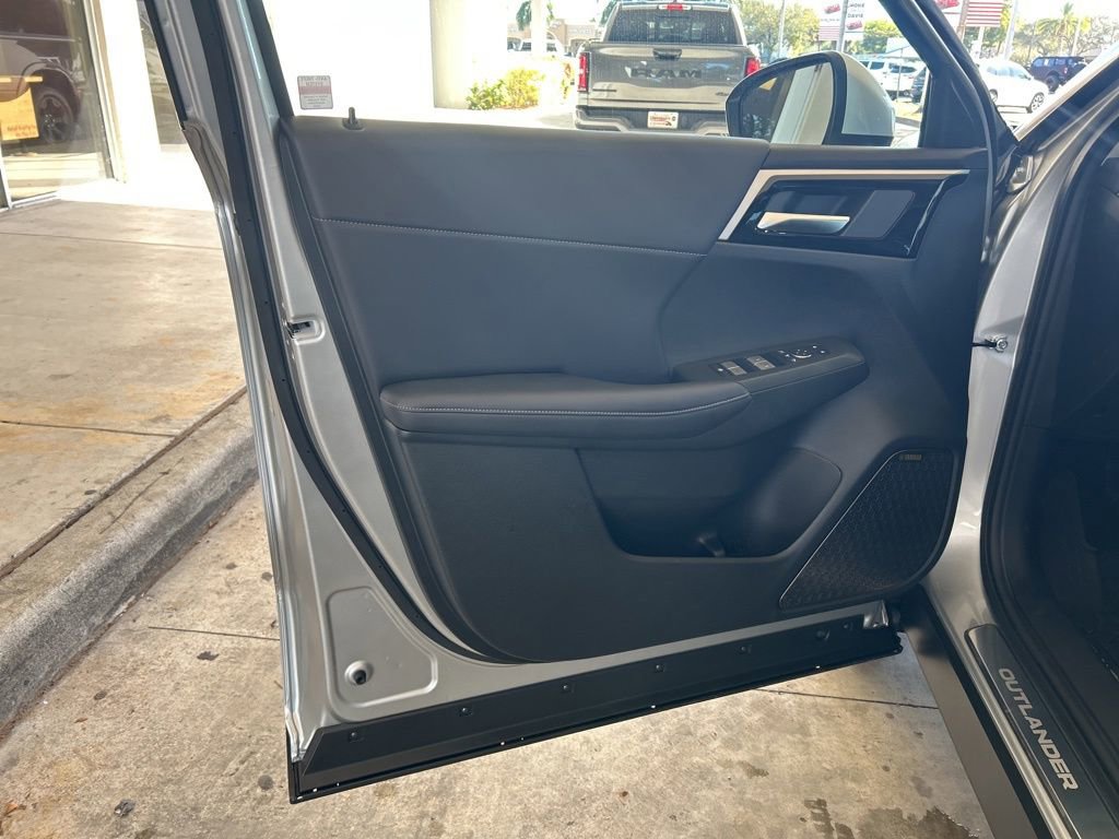 New 2026 Mitsubishi Outlander SE image 37