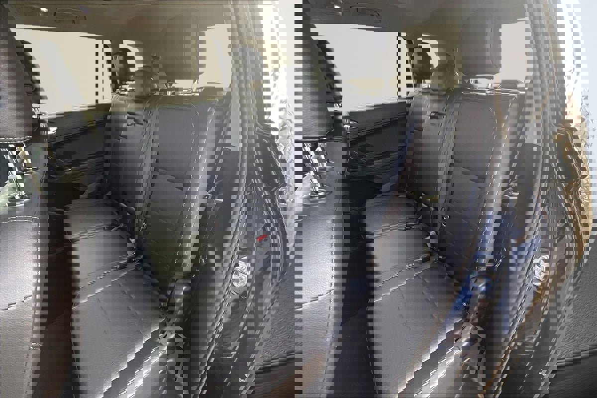 Used 2018 Volkswagen Tiguan SE w/ Panoramic Sunroof Package FWD image 26