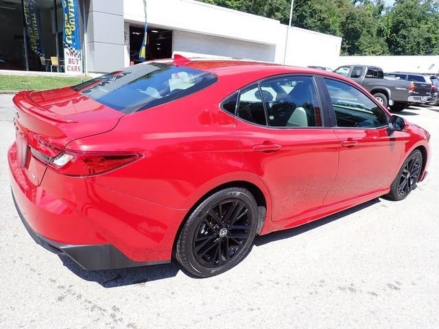 Used 2025 Toyota Camry SE FWD image 4