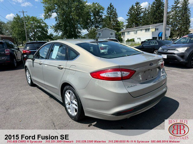 Used 2015 Ford Fusion SE FWD image 5
