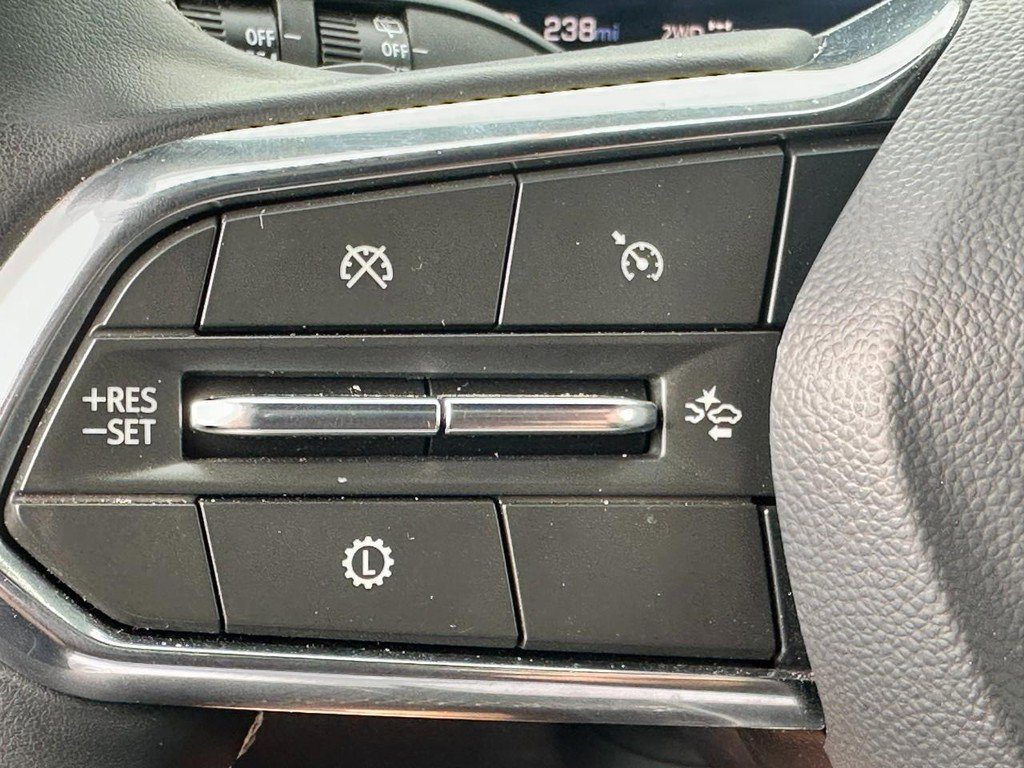 Used 2025 Chevrolet Traverse LT image 20