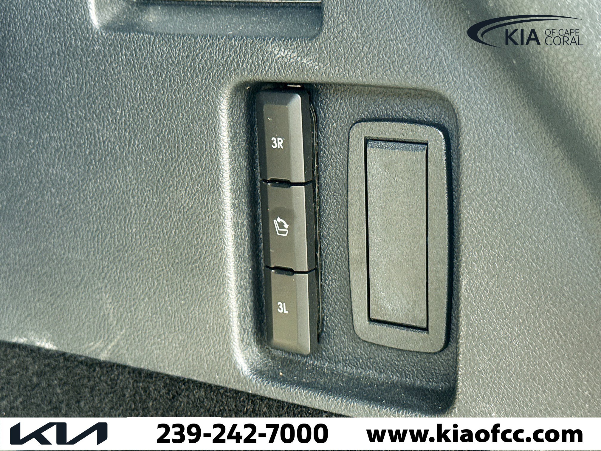 Used 2025 Lincoln Aviator Reserve image 11