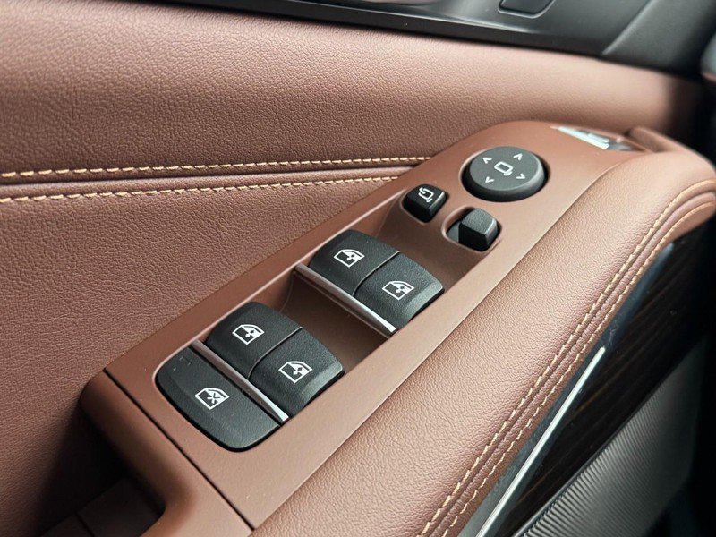 Used 2024 BMW X5 xDrive40i w/ M Sport Package image 23