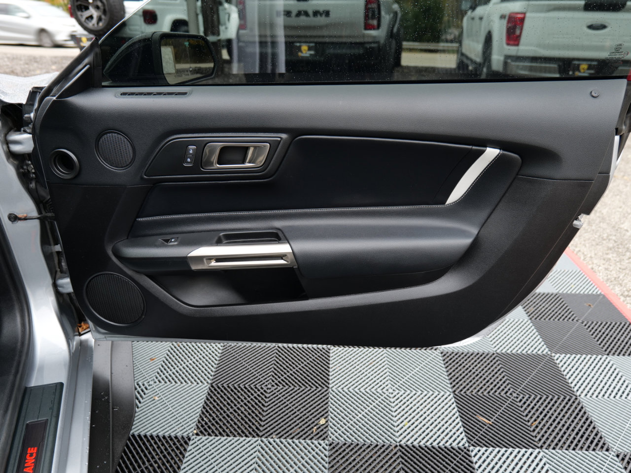 Used 2021 Ford Mustang Shelby GT500 w/ Technology Package image 33