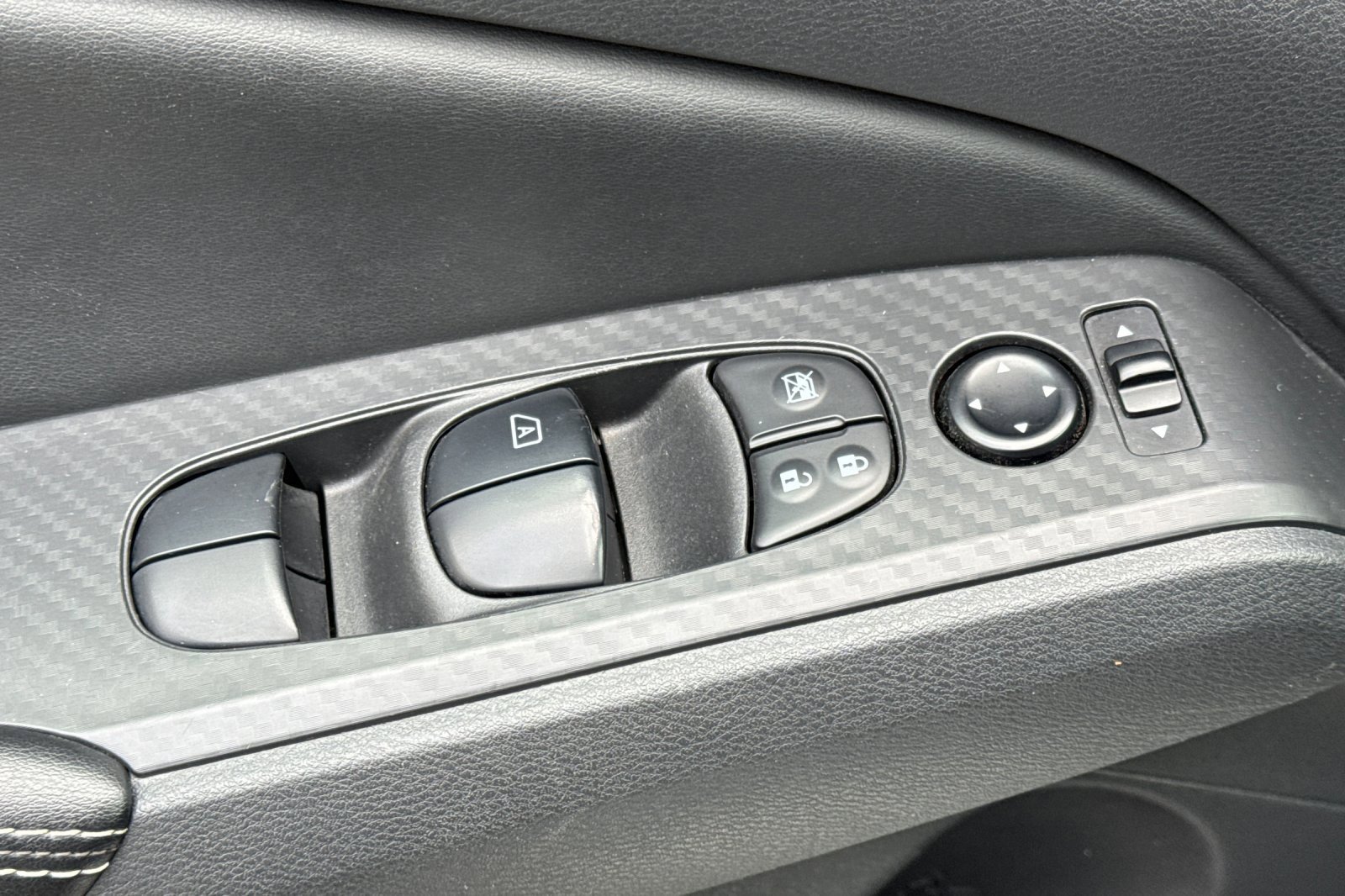 Used 2024 Nissan Altima 2.5 SV image 12