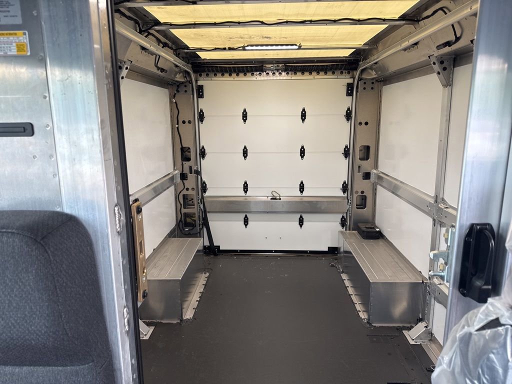 Used 2024 Chevrolet Brightdrop 400 w/ Commercial Equipment Package AWD/4WD image 10