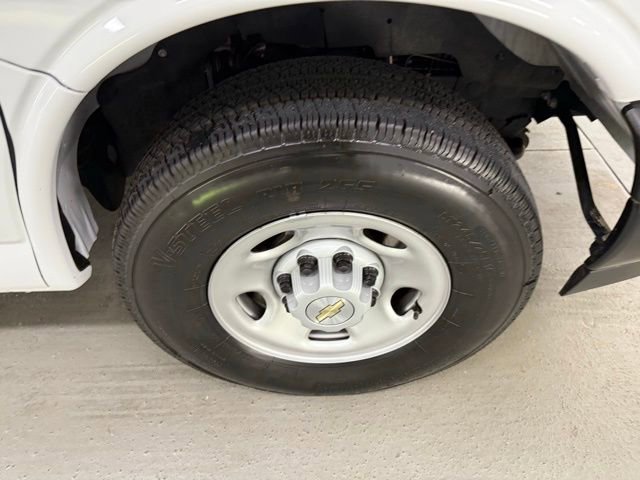 Used 2025 Chevrolet Express 3500 LS image 4