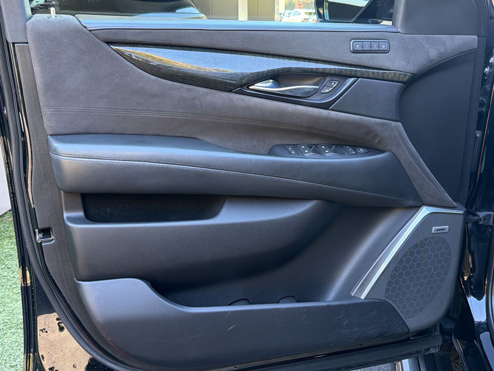 Used 2019 Cadillac Escalade ESV Platinum AWD/4WD image 14