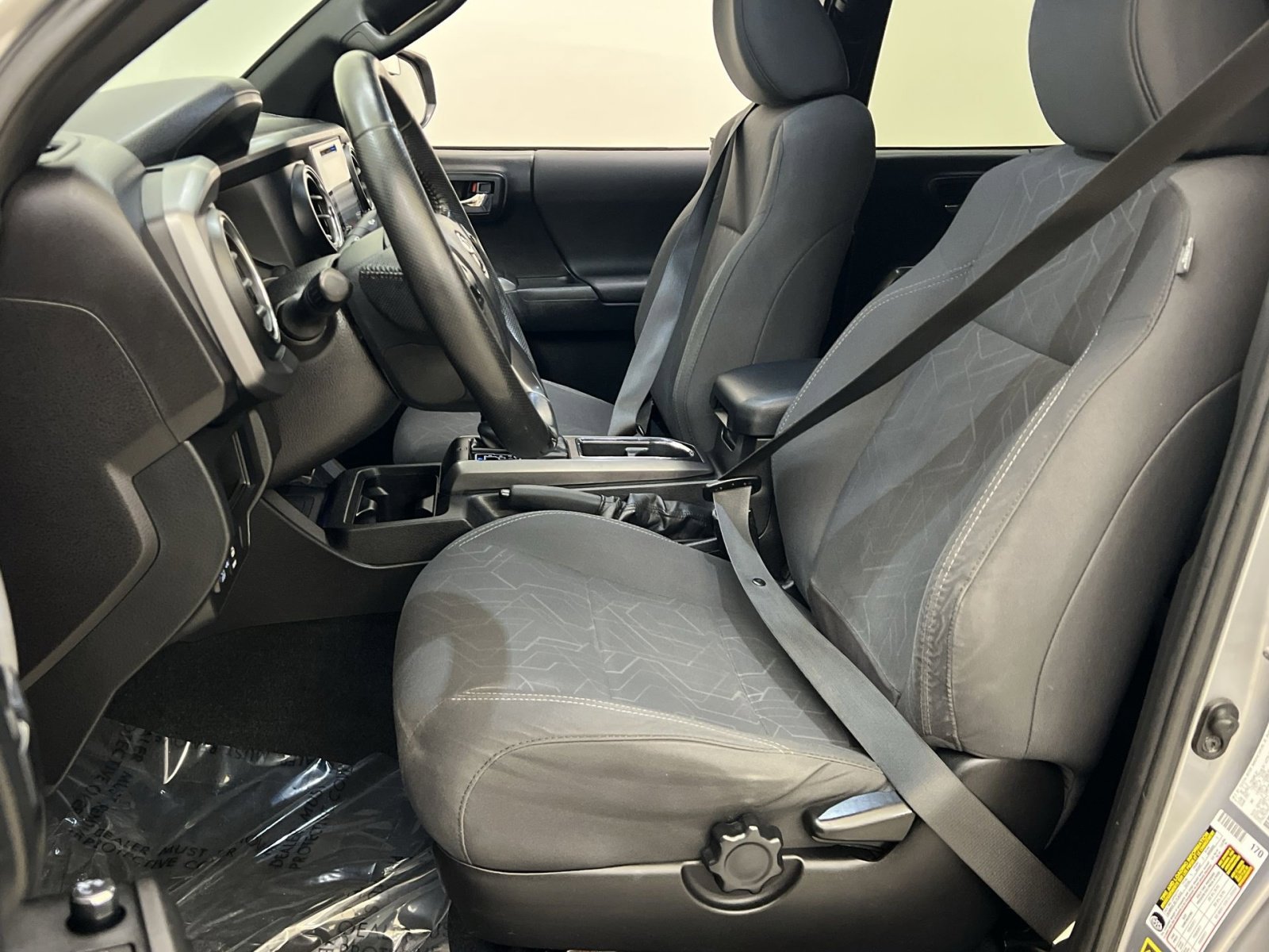 Used 2016 Toyota Tacoma TRD Sport image 11