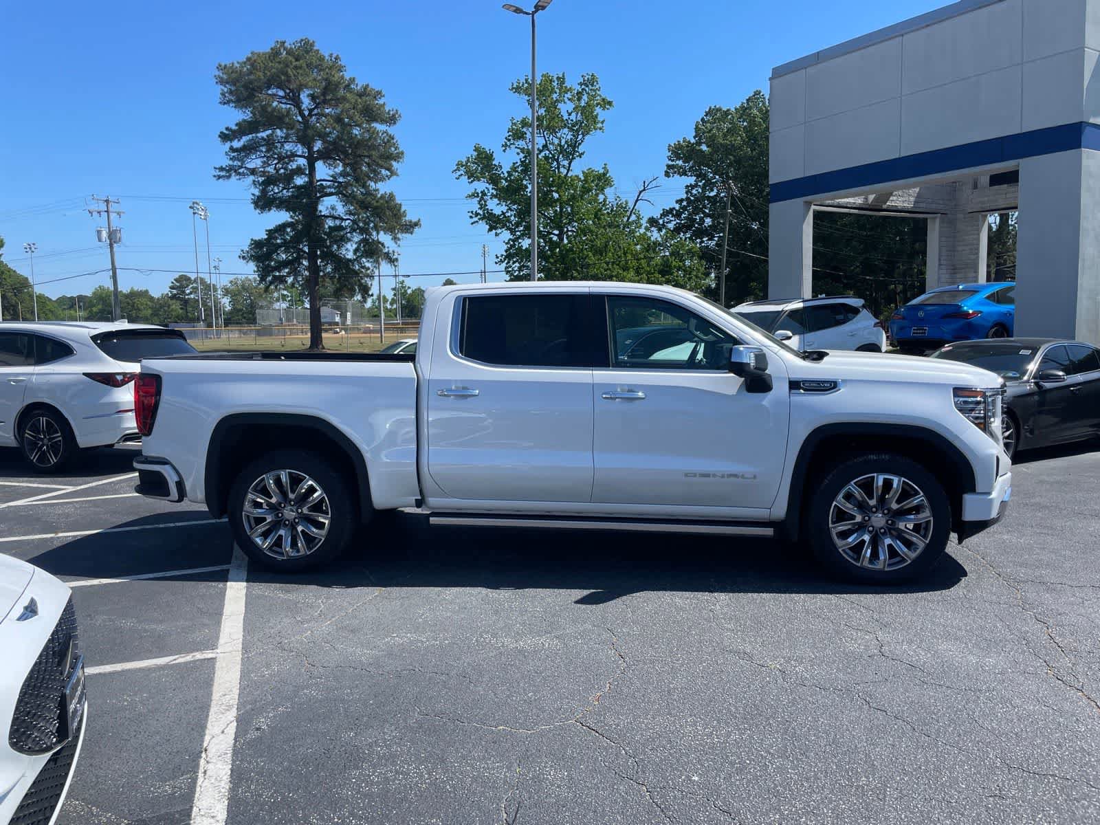 Used 2023 GMC Sierra 1500 Denali w/ Denali Reserve Package AWD/4WD image 6
