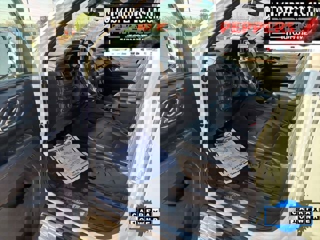 Used 2023 Chevrolet Suburban Premier image 6