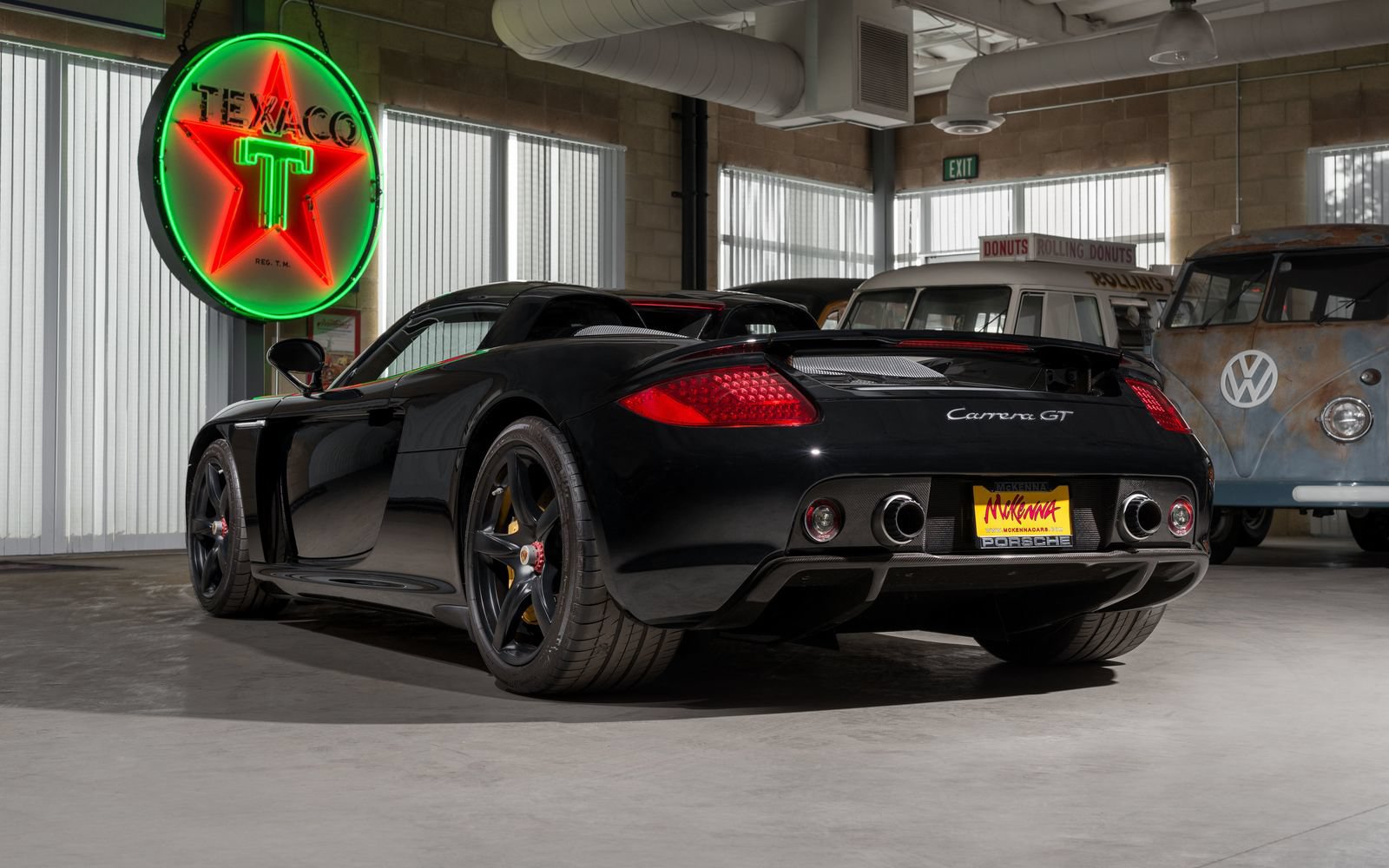 Used 2005 Porsche Carrera GT RWD image 3