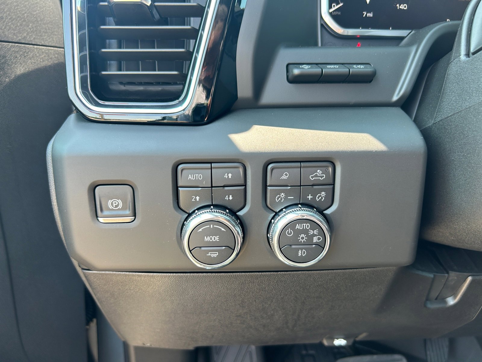 New 2026 GMC Sierra 2500 Denali w/ Denali Reserve Package image 27