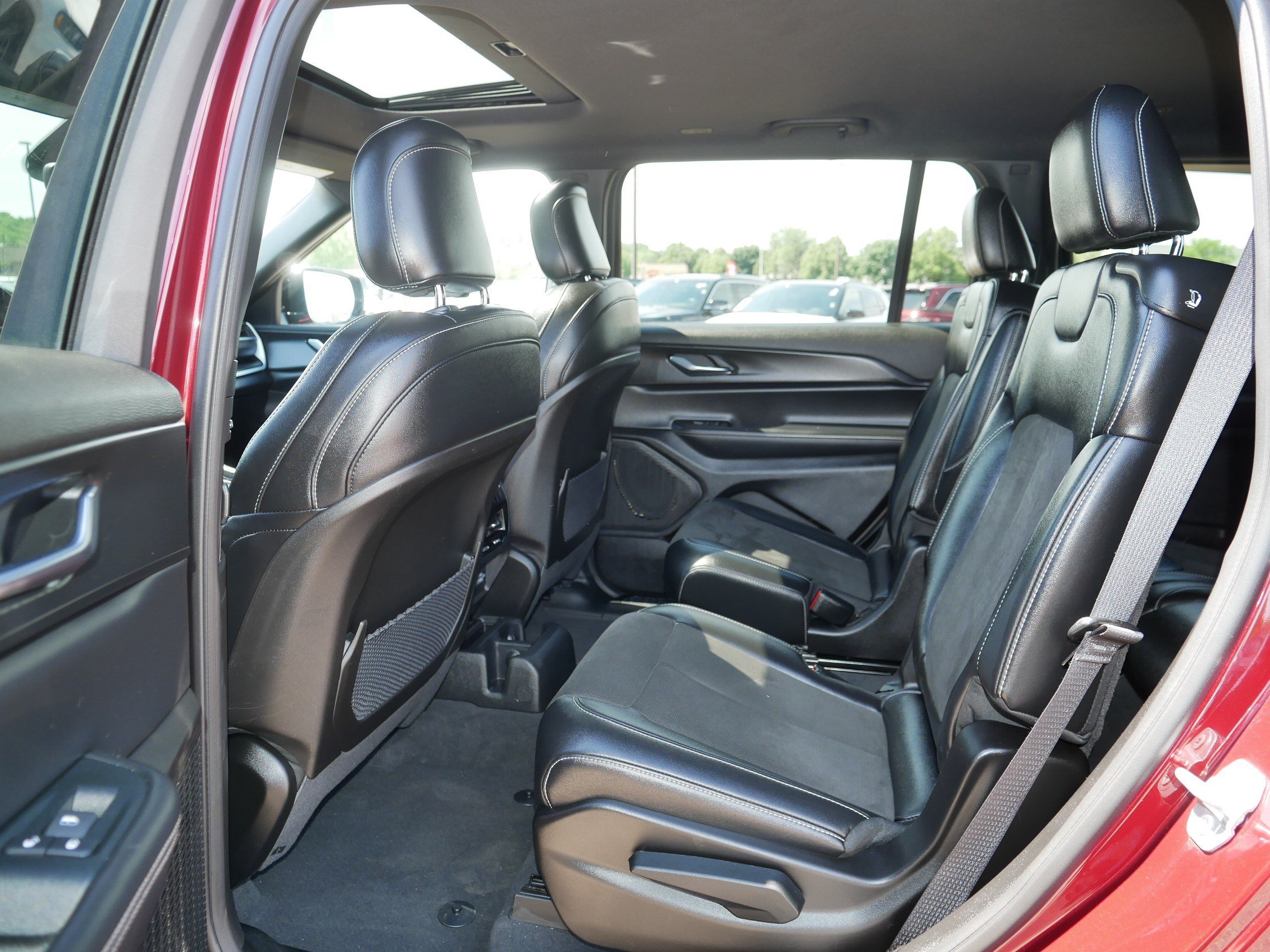 Used 2024 Jeep Grand Cherokee L Altitude AWD/4WD image 35