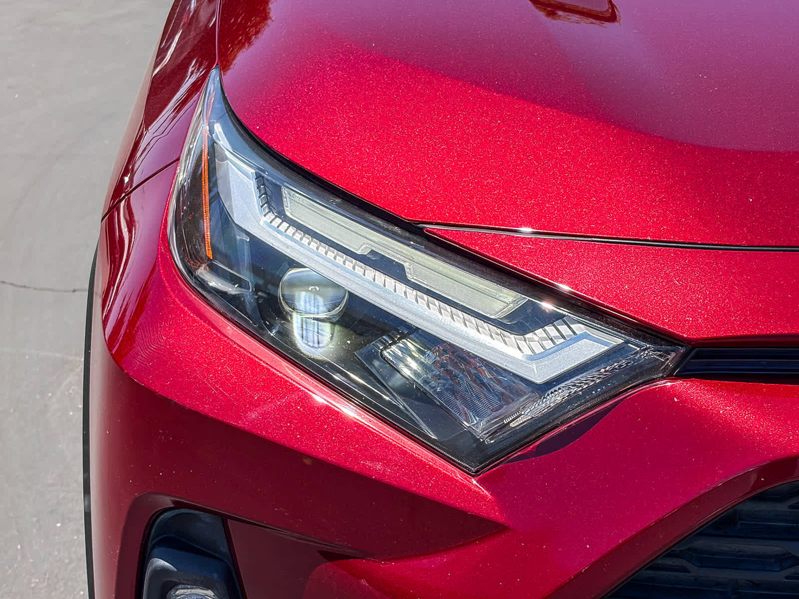 Used 2022 Toyota RAV4 XLE Premium AWD/4WD image 5