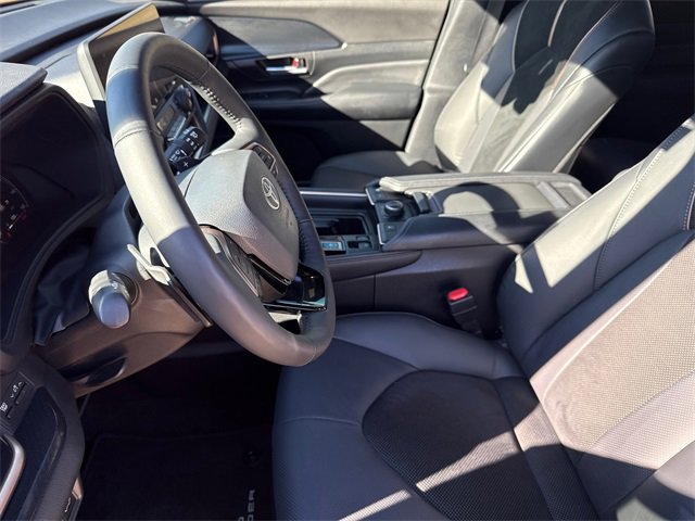 Used 2025 Toyota Grand Highlander AWD Hybrid image 21