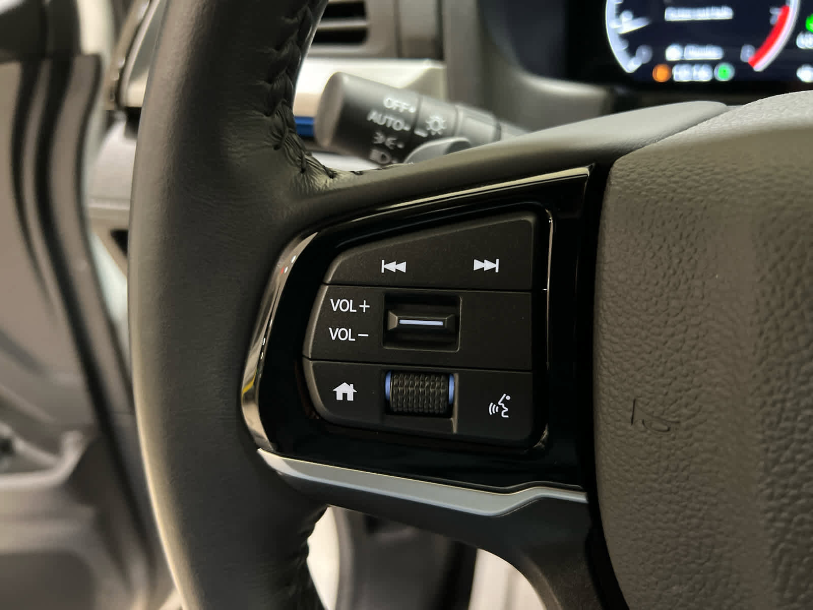 Certified 2025 Honda Odyssey Touring image 26