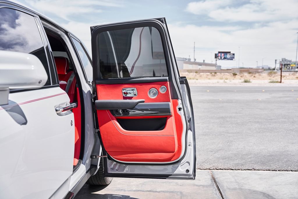 Used 2024 Rolls-Royce Cullinan Black Badge w/ Dark Exterior Package image 29