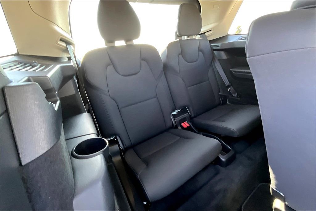 Certified 2025 Volvo XC90 B6 Plus image 37