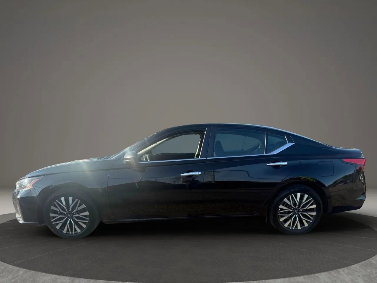 Used 2024 Nissan Altima 2.5 SV image 8