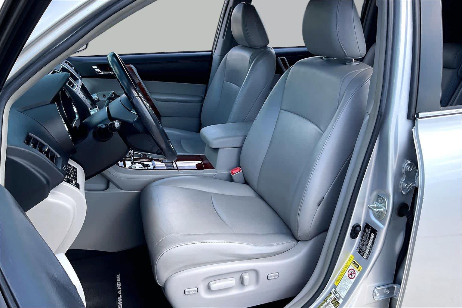Used 2012 Toyota Highlander Limited w/ Tow Pkg FWD image 7