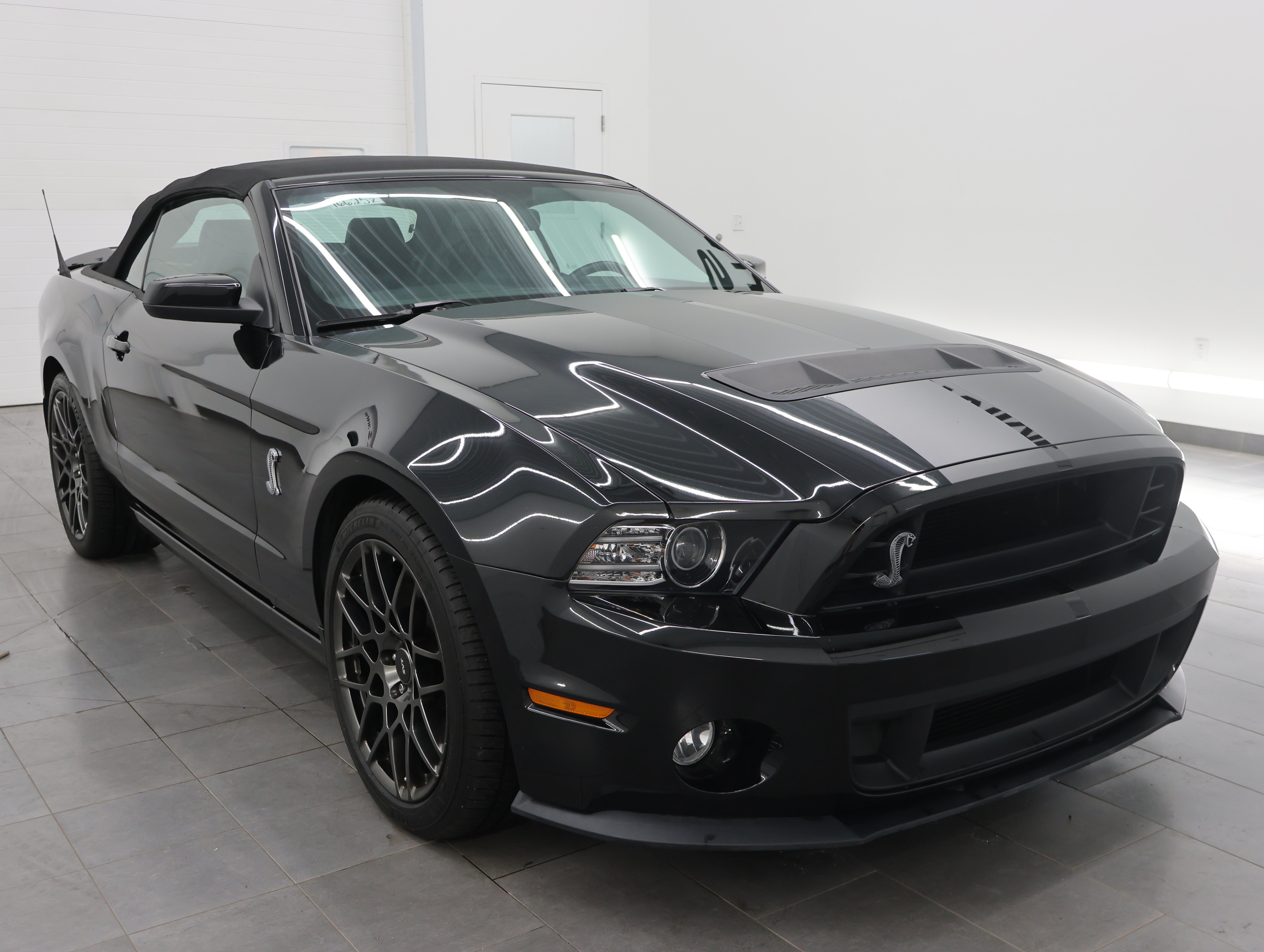 Used 2014 Ford Mustang Shelby GT500 RWD image 2
