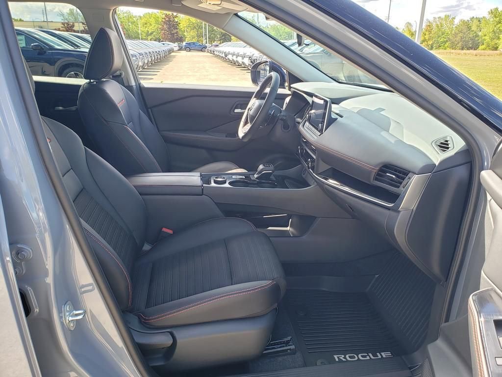 Certified 2025 Nissan Rogue SV AWD/4WD image 27