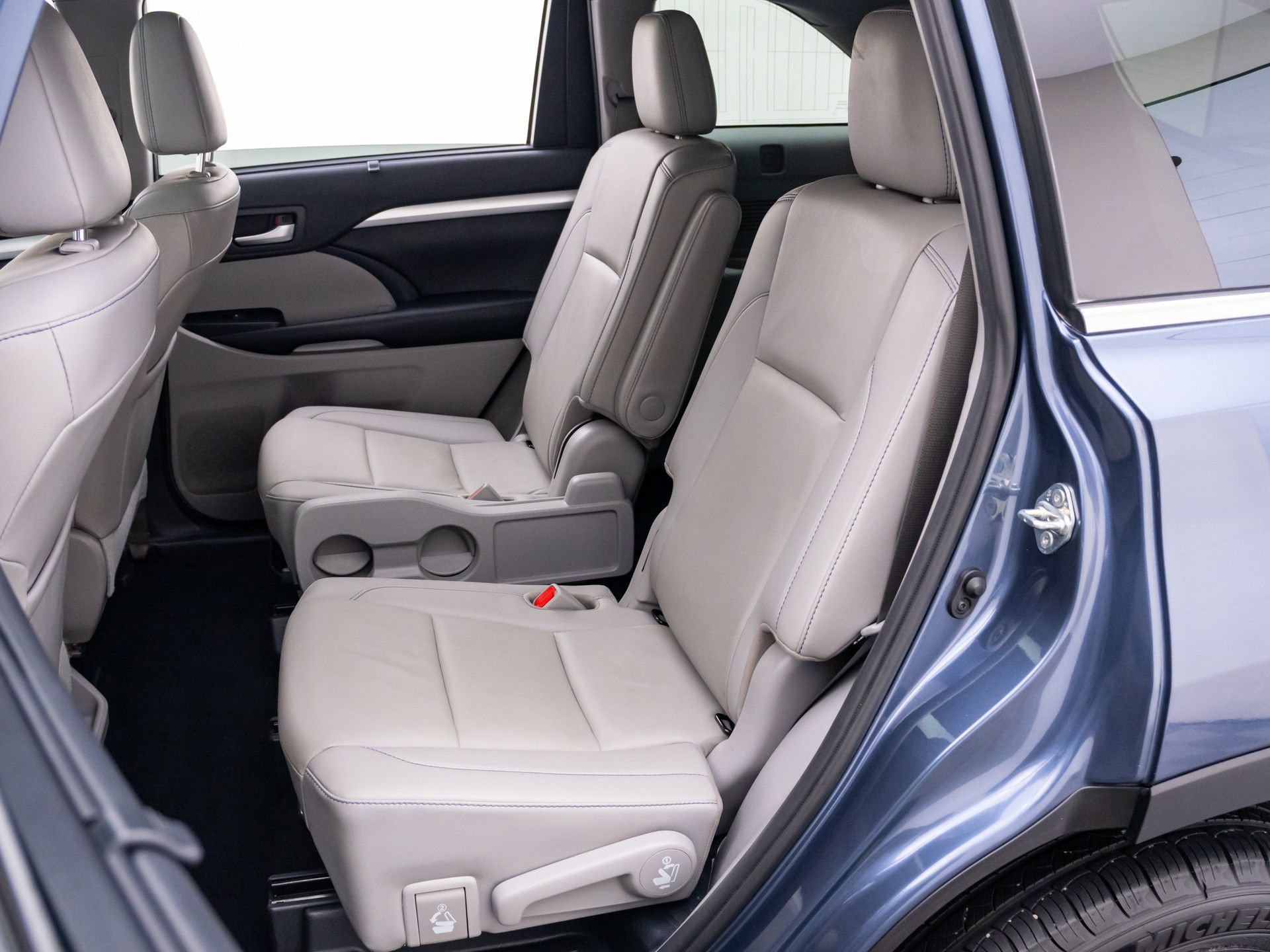 Used 2019 Toyota Highlander XLE image 17