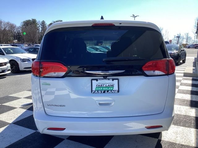 Used 2023 Chrysler Voyager LX image 8