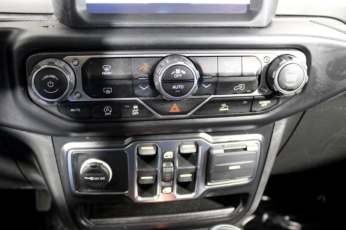 Used 2022 Jeep Wrangler Unlimited Sahara AWD/4WD image 13