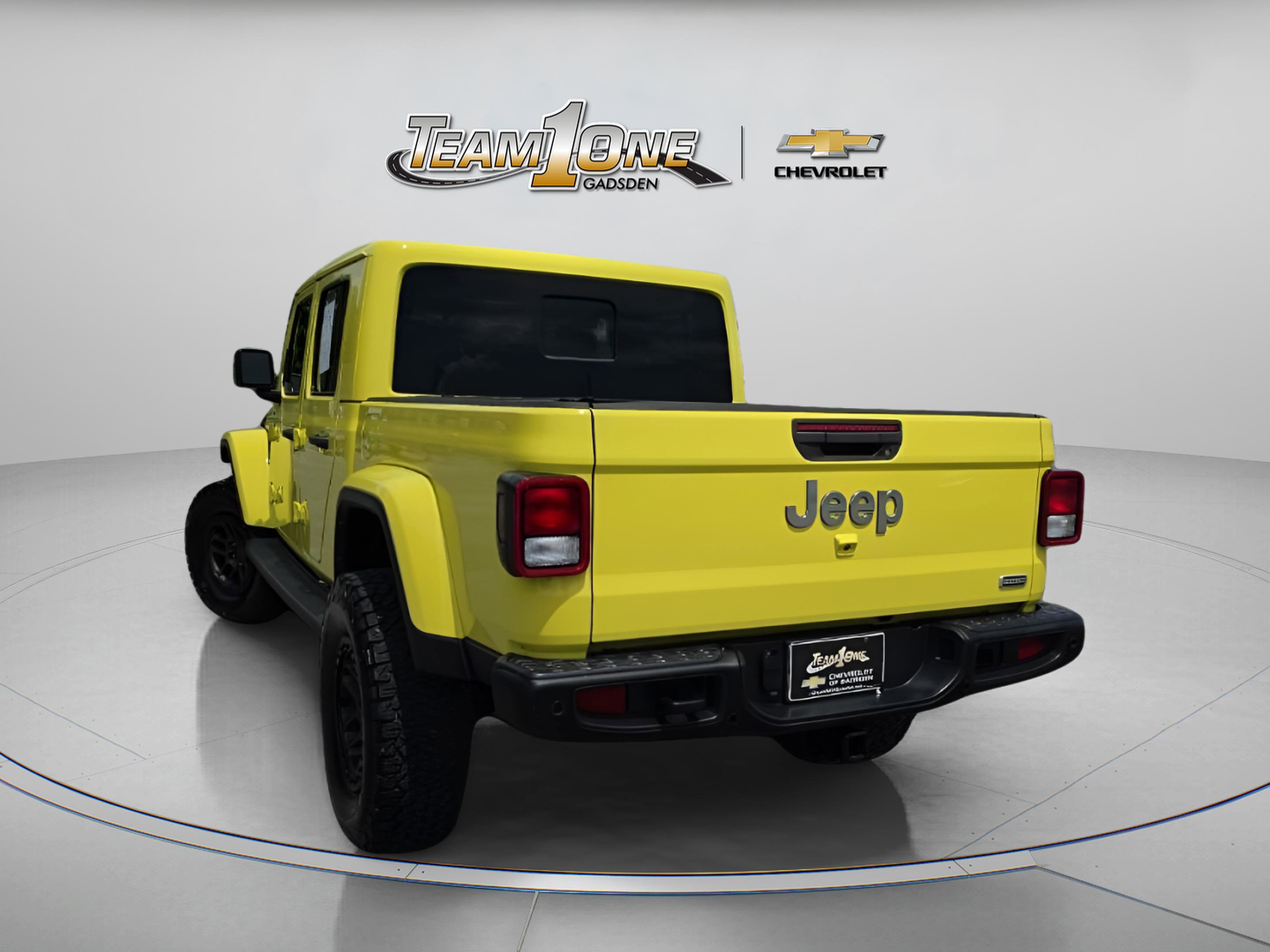 Used 2023 Jeep Gladiator Overland w/ Trailer Tow Package AWD/4WD image 6