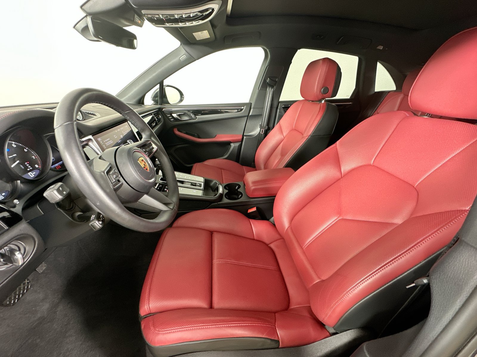 Used 2026 Porsche Macan AWD/4WD image 34