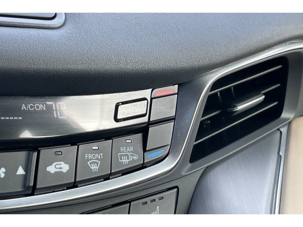 Certified 2025 Acura TLX w/ Technology Package image 28