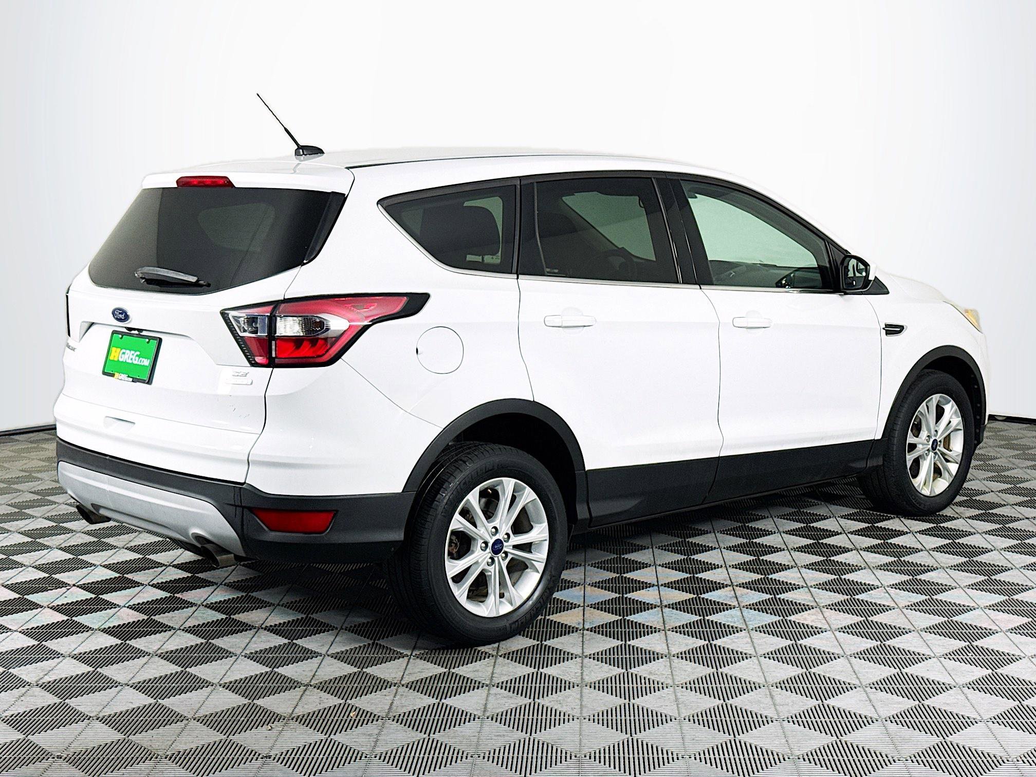 Used 2017 Ford Escape SE FWD image 10