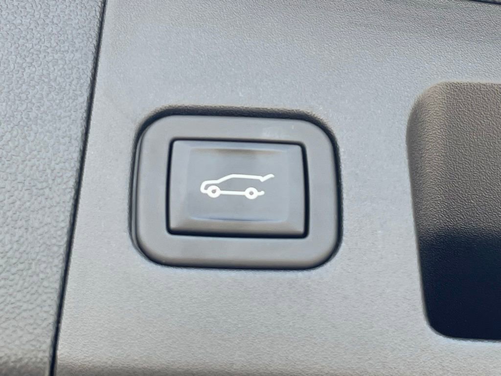 Certified 2023 Cadillac XT5 Premium Luxury w/ LPO, Floor Liner Package AWD/4WD image 20