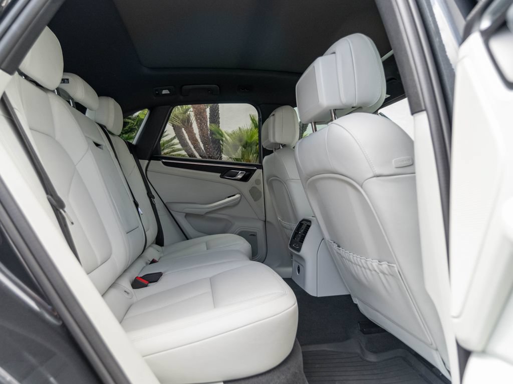 Used 2024 Porsche Macan GTS AWD/4WD image 32